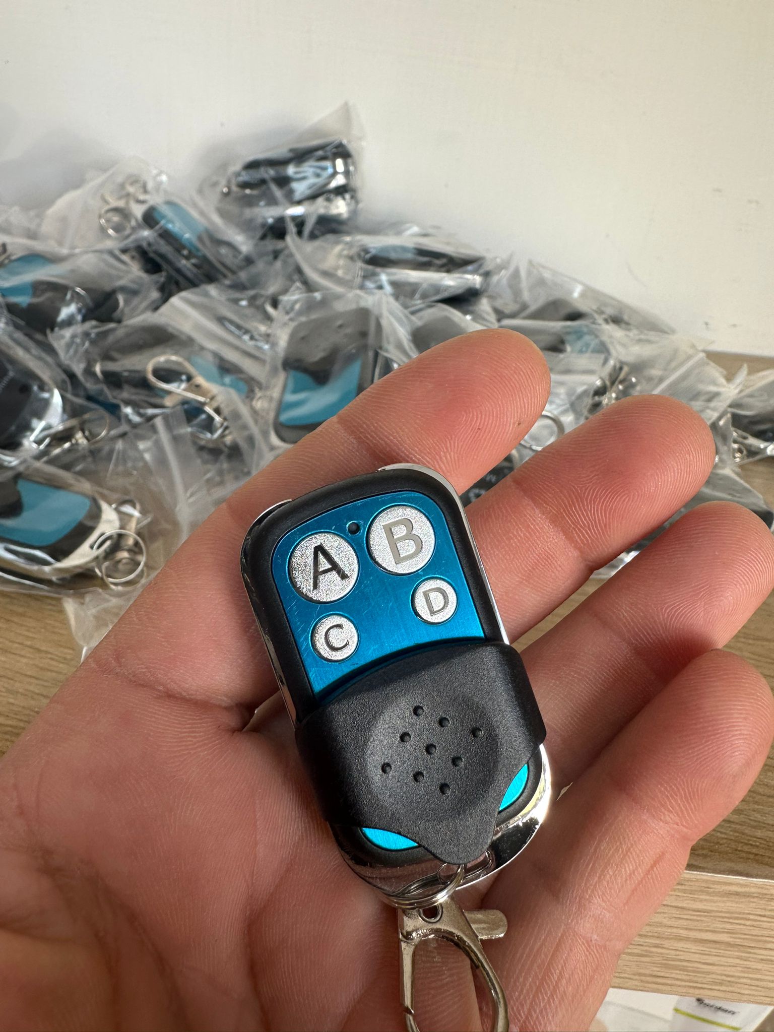 Telecomando Wireless Universale a 4 Canali – A/B/C/D (433 MHz)